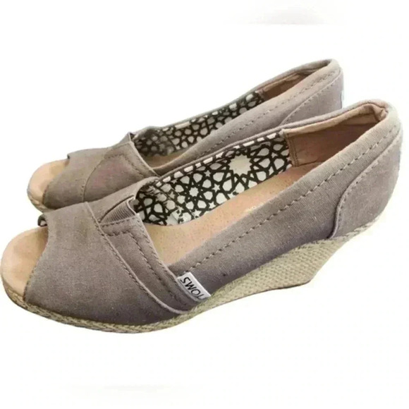 Toms Calypso Wedge Espadrille Sandal Peep Toe Taupe Grey Women's size  6 - Picture 3 of 13